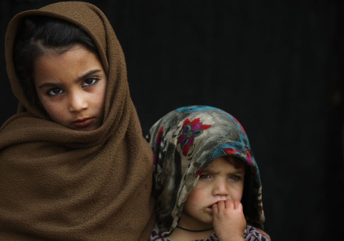 muhammed-muheisen-afghan-children-refugee-30
